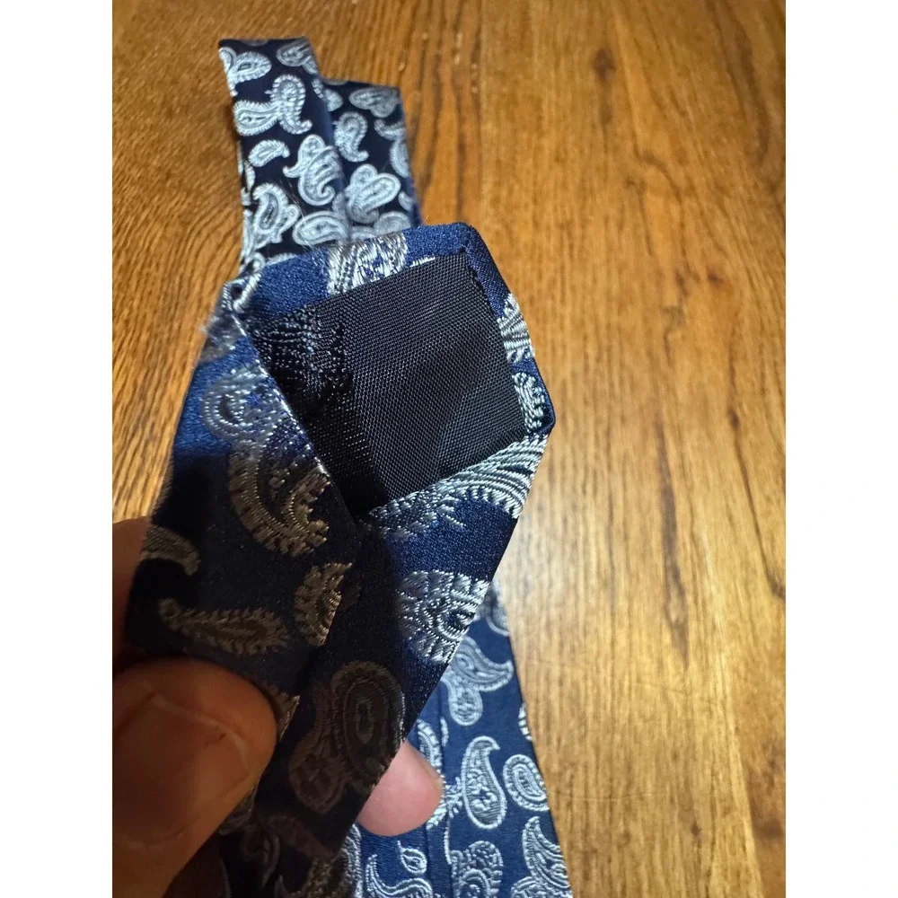 Brooks Brothers 346 Mens Navy Blue‎ Silver Paisley Pure Silk Necktie Tie